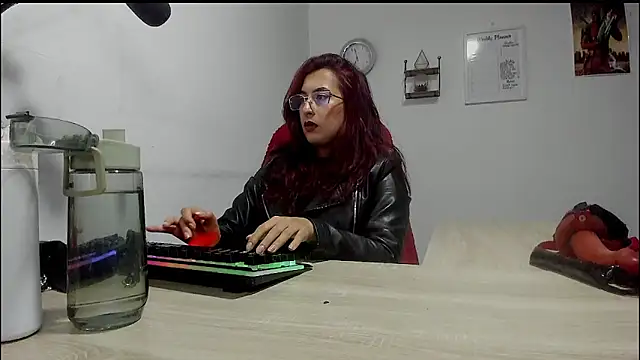 Snapshot of Scarlett_Sen chatting on 02/17/25, 03:42 Scarlett Sen online show from 02/17/25, 03:42