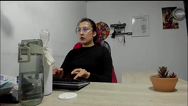 Snapshot of Scarlett_Sen chatting on 03/11/25, 04:18 Scarlett Sen online show from 03/11/25, 04:18