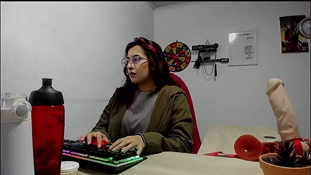 Snapshot of Scarlett_Sen chatting on 03/17/25, 12:57 Scarlett Sen online show from 03/17/25, 12:57