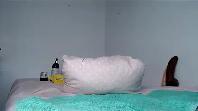 karolgirl-1 online show from 04/21/26, 10:10