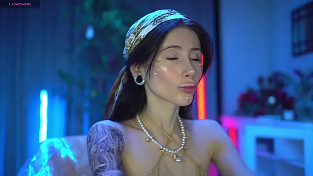 Snapshot of Your_Nicolett chatting on 02/13/25, 01:40 Your Nicolett online show from 02/13/25, 01:40