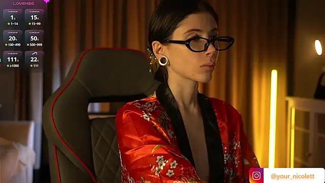 Snapshot of Your_Nicolett chatting on 12/19/25, 06:37 Your Nicolett online show from 12/19/25, 06:37