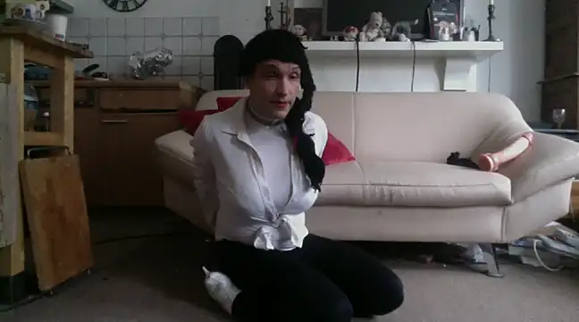 Snapshot of Sissy_naomi chatting on 12/10/24, 09:55 Sissy naomi online show from 12/10/24, 09:55