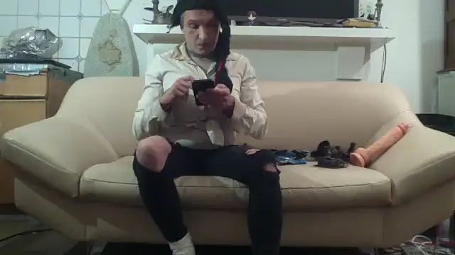 Snapshot of Sissy_naomi chatting on 02/06/26, 06:44 Sissy naomi online show from 02/06/26, 06:44