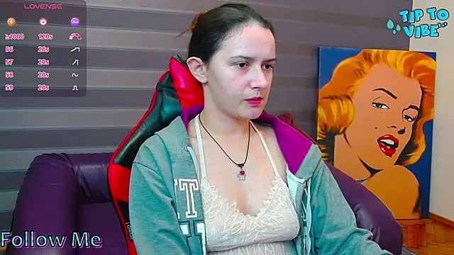 iris nikhols online show from 11/03/25, 10:32