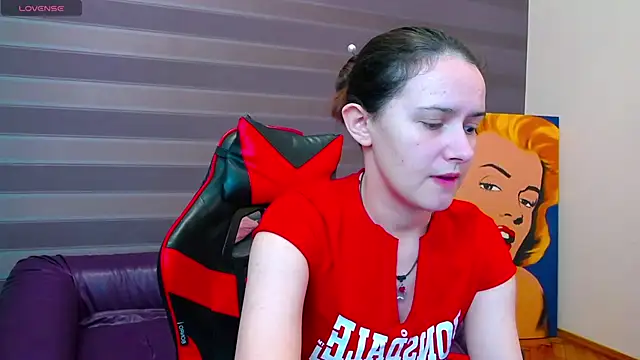 iris nikhols online show from 11/05/25, 03:06