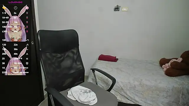 Snapshot of evelyx69x chatting on 12/21/24, 05:36 evelyx69x online show from 12/21/24, 05:36