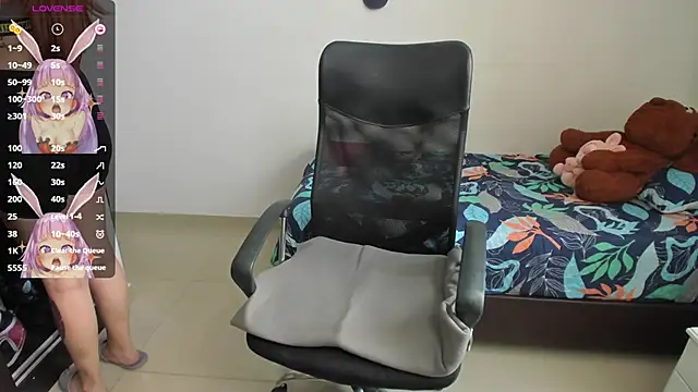 Snapshot of evelyx69x chatting on 02/19/25, 05:38 evelyx69x online show from 02/19/25, 05:38