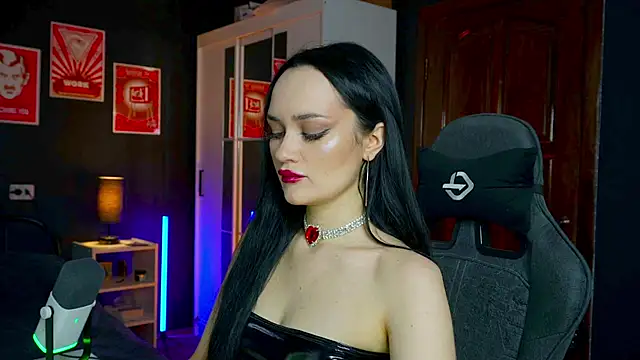 QueenAliss online show from 11/28/25, 03:42