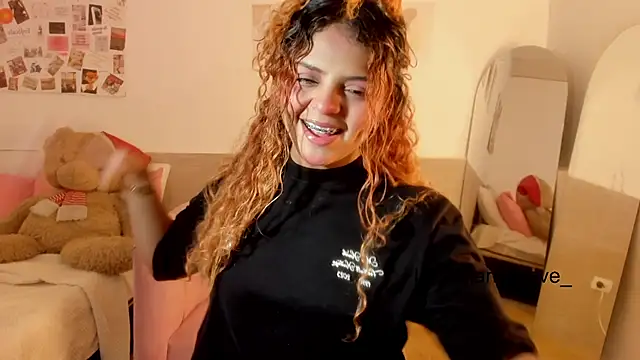 ValienteGirl  online show from 10/05/25, 07:34