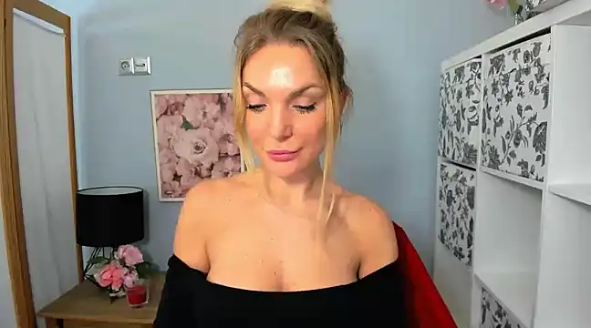 Snapshot of AulloraHoney chatting on 12/19/24, 06:56 AulloraHoney online show from 12/19/24, 06:56