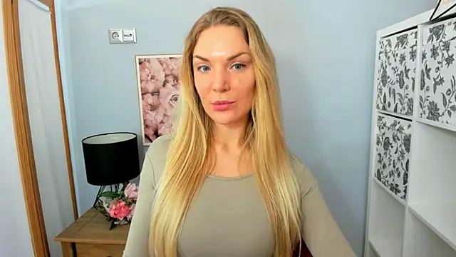 Snapshot of AulloraHoney chatting on 02/16/25, 06:43 AulloraHoney online show from 02/16/25, 06:43