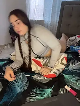 Snapshot of Elena222_ chatting on 11/25/25, 10:32 Elena222 online show from 11/25/25, 10:32