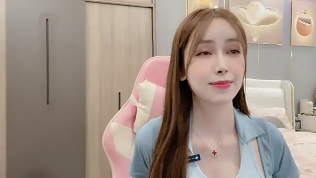 Snapshot of ANNA102 chatting on 01/20/25, 03:50 ANNA102 online show from 01/20/25, 03:50