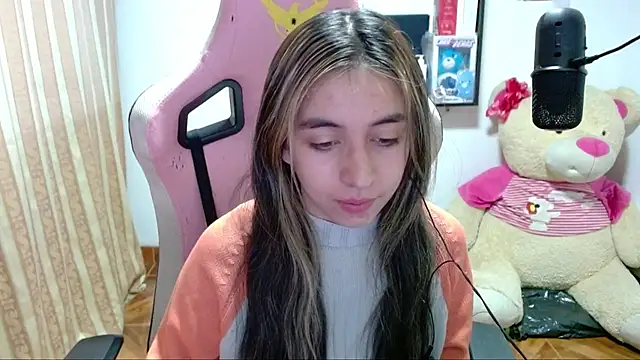 Snapshot of Maggie_Fox3 chatting on 12/11/24, 02:09 Maggie Fox3 online show from 12/11/24, 02:09