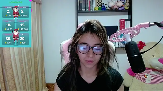 Snapshot of Maggie_Fox3 chatting on 12/25/24, 04:22 Maggie Fox3 online show from 12/25/24, 04:22