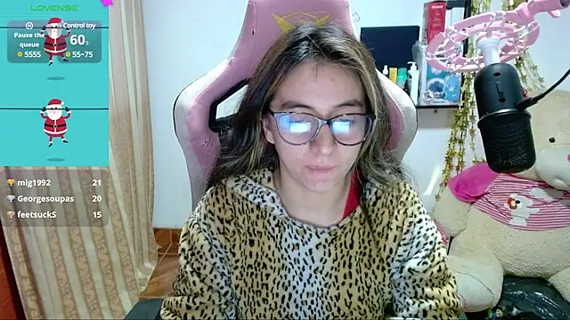 Snapshot of Maggie_Fox3 chatting on 12/31/24, 03:12 Maggie Fox3 online show from 12/31/24, 03:12