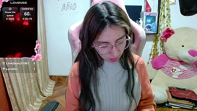 Snapshot of Maggie_Fox3 chatting on 01/15/25, 02:38 Maggie Fox3 online show from 01/15/25, 02:38