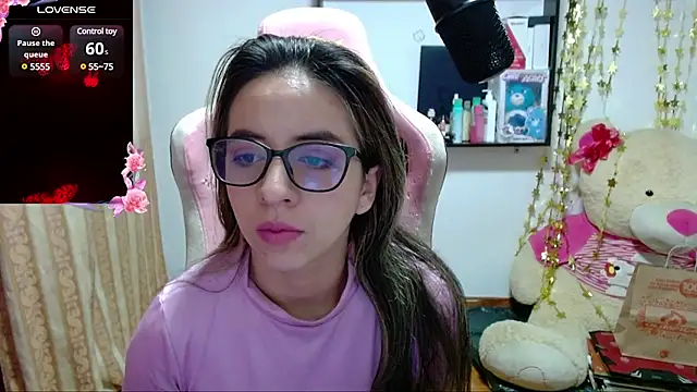 Snapshot of Maggie_Fox3 chatting on 01/26/25, 01:20 Maggie Fox3 online show from 01/26/25, 01:20