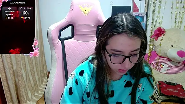 Snapshot of Maggie_Fox3 chatting on 01/29/25, 03:01 Maggie Fox3 online show from 01/29/25, 03:01