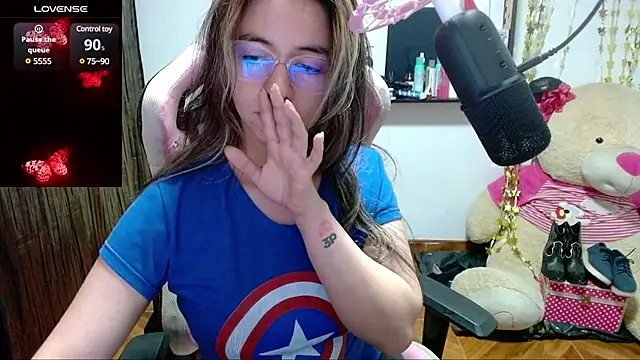 Snapshot of Maggie_Fox3 chatting on 02/12/25, 04:54 Maggie Fox3 online show from 02/12/25, 04:54