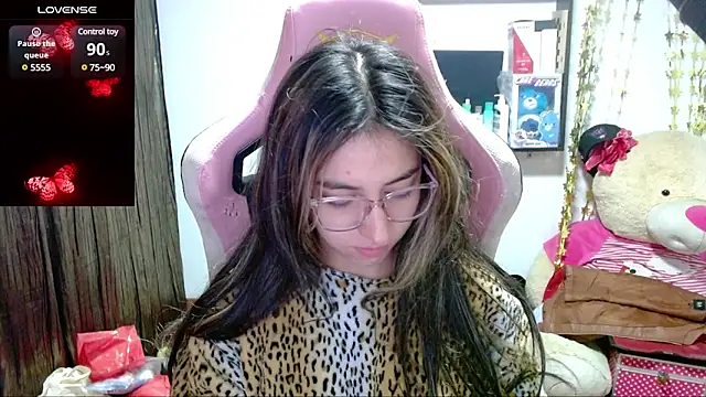 Snapshot of Maggie_Fox3 chatting on 02/15/25, 04:14 Maggie Fox3 online show from 02/15/25, 04:14