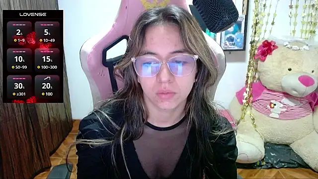 Snapshot of Maggie_Fox3 chatting on 02/26/25, 02:26 Maggie Fox3 online show from 02/26/25, 02:26