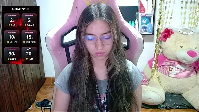 Snapshot of Maggie_Fox3 chatting on 03/01/25, 12:39 Maggie Fox3 online show from 03/01/25, 12:39