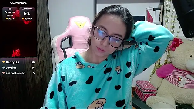 Snapshot of Maggie_Fox3 chatting on 03/12/25, 02:41 Maggie Fox3 online show from 03/12/25, 02:41