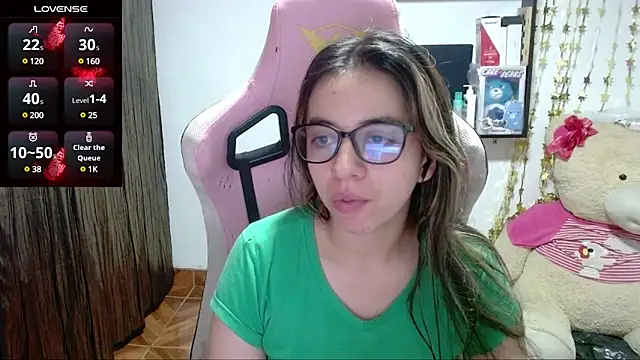 Snapshot of Maggie_Fox3 chatting on 03/19/25, 02:16 Maggie Fox3 online show from 03/19/25, 02:16