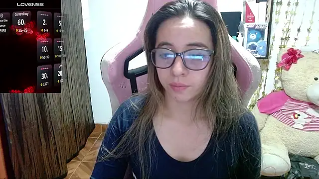 Snapshot of Maggie_Fox3 chatting on 03/23/25, 01:53 Maggie Fox3 online show from 03/23/25, 01:53