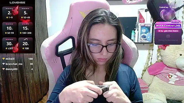 Snapshot of Maggie_Fox3 chatting on 03/23/25, 05:00 Maggie Fox3 online show from 03/23/25, 05:00