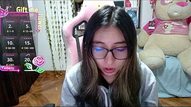 Snapshot of Maggie_Fox3 chatting on 09/09/25, 02:44 Maggie Fox3 online show from 09/09/25, 02:44