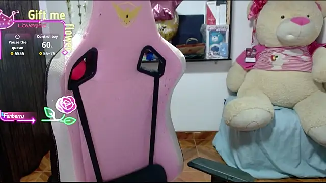 Snapshot of Maggie_Fox3 chatting on 09/13/25, 02:11 Maggie Fox3 online show from 09/13/25, 02:11