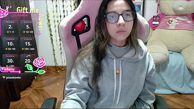 Snapshot of Maggie_Fox3 chatting on 09/18/25, 03:19 Maggie Fox3 online show from 09/18/25, 03:19