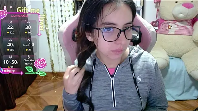 Snapshot of Maggie_Fox3 chatting on 09/20/25, 02:23 Maggie Fox3 online show from 09/20/25, 02:23