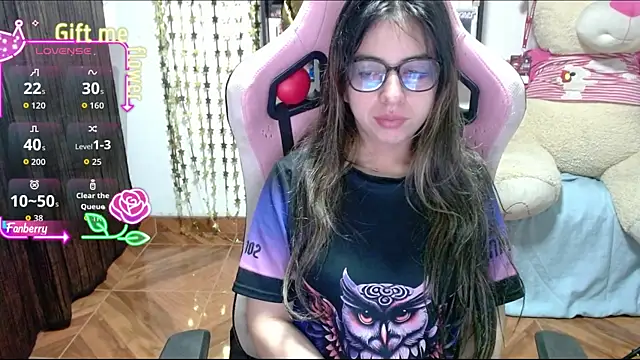 Snapshot of Maggie_Fox3 chatting on 09/28/25, 04:07 Maggie Fox3 online show from 09/28/25, 04:07