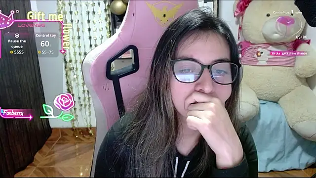 Snapshot of Maggie_Fox3 chatting on 10/03/25, 01:35 Maggie Fox3 online show from 10/03/25, 01:35