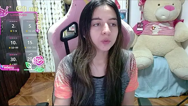 Snapshot of Maggie_Fox3 chatting on 10/05/25, 12:31 Maggie Fox3 online show from 10/05/25, 12:31