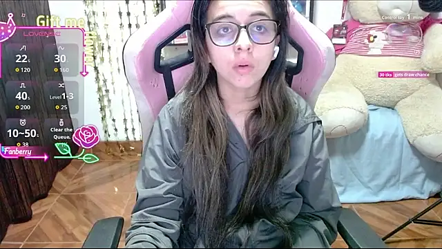 Snapshot of Maggie_Fox3 chatting on 10/10/25, 11:48 Maggie Fox3 online show from 10/10/25, 11:48