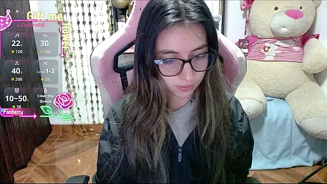 Snapshot of Maggie_Fox3 chatting on 10/12/25, 03:38 Maggie Fox3 online show from 10/12/25, 03:38