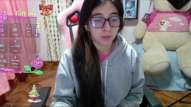 Snapshot of Maggie_Fox3 chatting on 11/17/25, 01:55 Maggie Fox3 online show from 11/17/25, 01:55