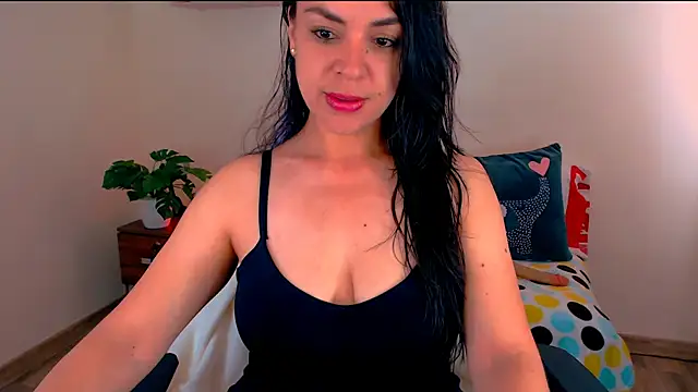 LATINGODDESS X online show from 06/19/26, 03:05