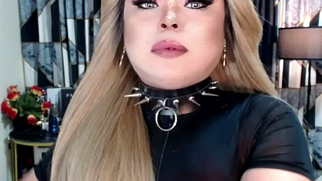 Snapshot of Mistress_DOMnicaaxx chatting on 09/10/25, 09:04 Mistress DOMnicaaxx online show from 09/10/25, 09:04