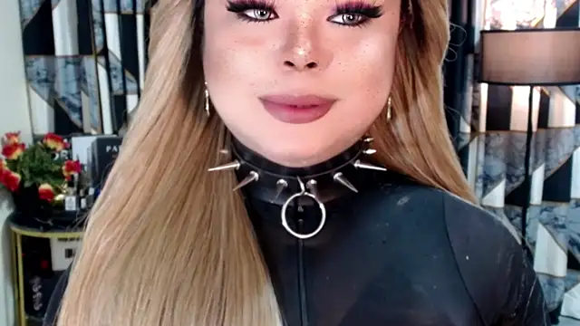 Snapshot of Mistress_DOMnicaaxx chatting on 09/12/25, 12:55 Mistress DOMnicaaxx online show from 09/12/25, 12:55