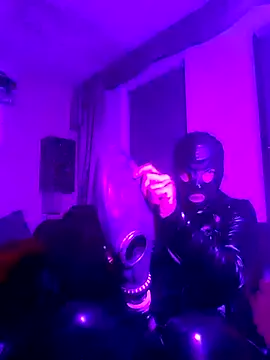 Snapshot of Crystalbitchx chatting on 12/11/24, 12:12 Crystalbitchx online show from 12/11/24, 12:12