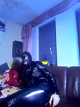 Snapshot of Crystalbitchx chatting on 12/11/24, 10:49 Crystalbitchx online show from 12/11/24, 10:49