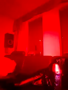 Snapshot of Crystalbitchx chatting on 12/17/24, 04:34 Crystalbitchx online show from 12/17/24, 04:34