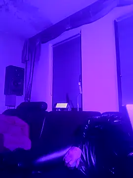 Snapshot of Crystalbitchx chatting on 01/03/25, 03:49 Crystalbitchx online show from 01/03/25, 03:49