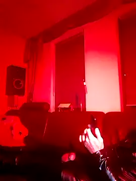 Snapshot of Crystalbitchx chatting on 01/04/25, 04:23 Crystalbitchx online show from 01/04/25, 04:23